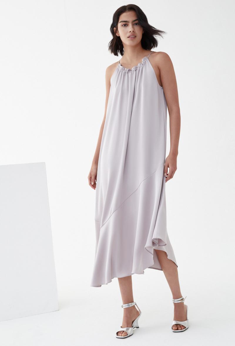 Loose dress with halter neckline Face powder<br />(<strong>I blues</strong>)